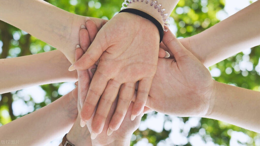 专家把子女当作消费品，忽视了子女和年轻人的人性和权利