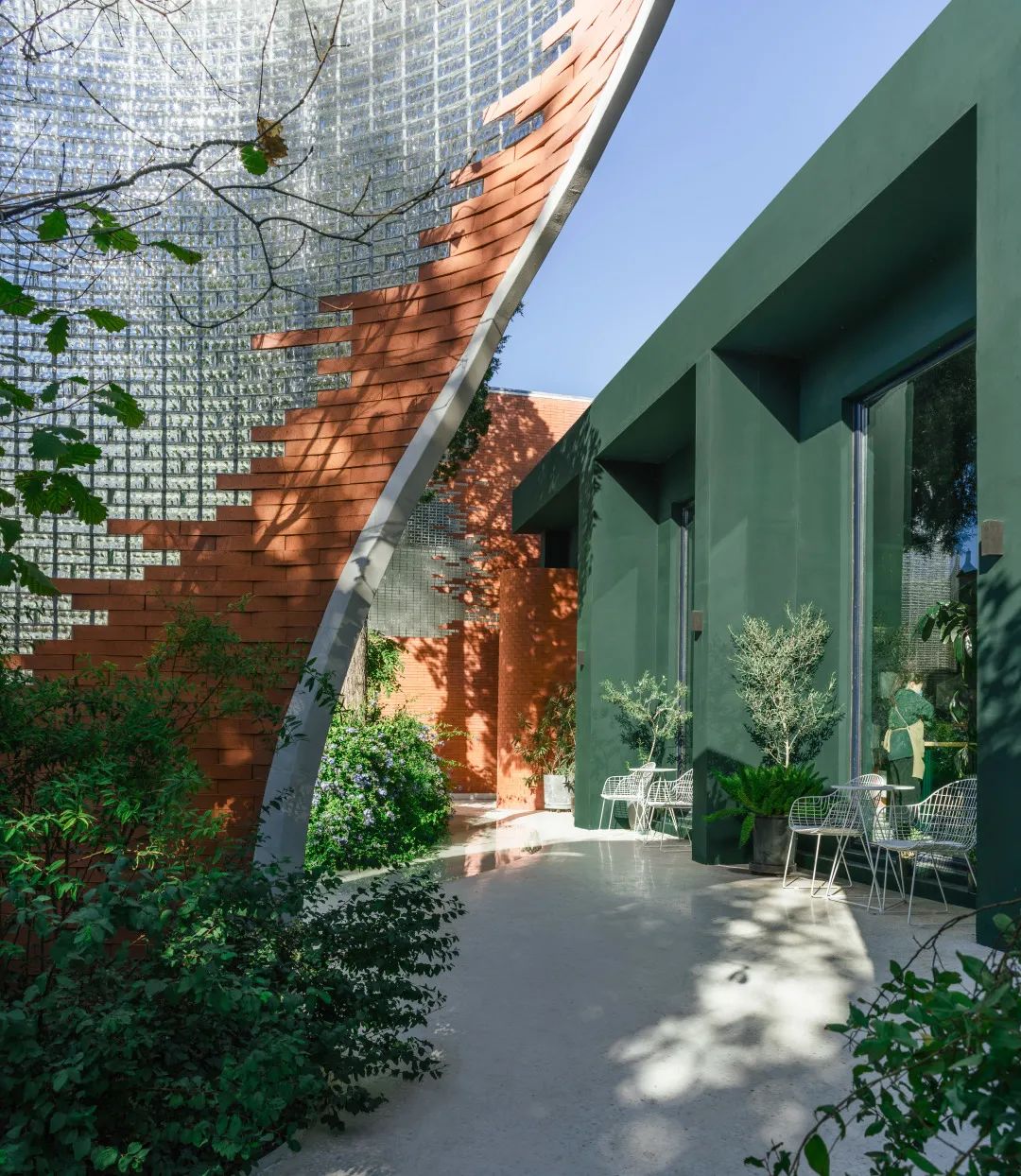 打造静谧而又生机盎然的梦幻“花”园｜只和花花艺工作室“只园”