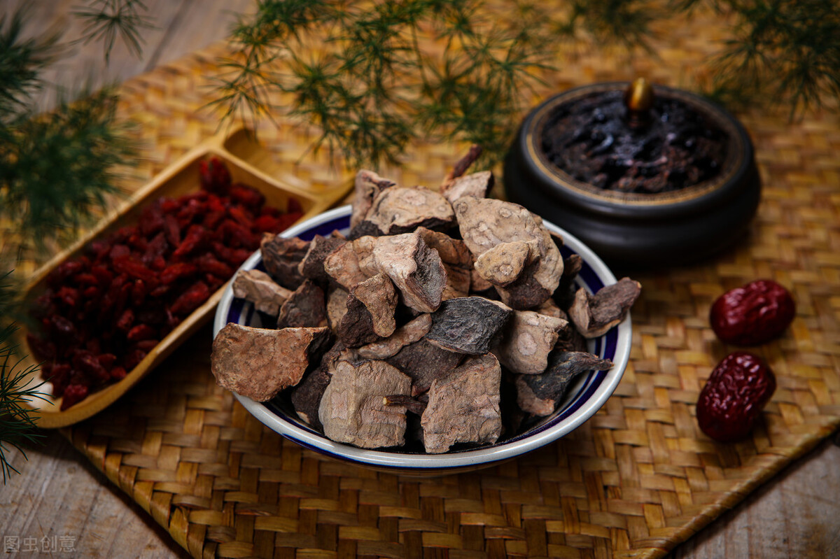 白头发是怎么回事如何治疗,白头发是什么原因引起的怎样调理