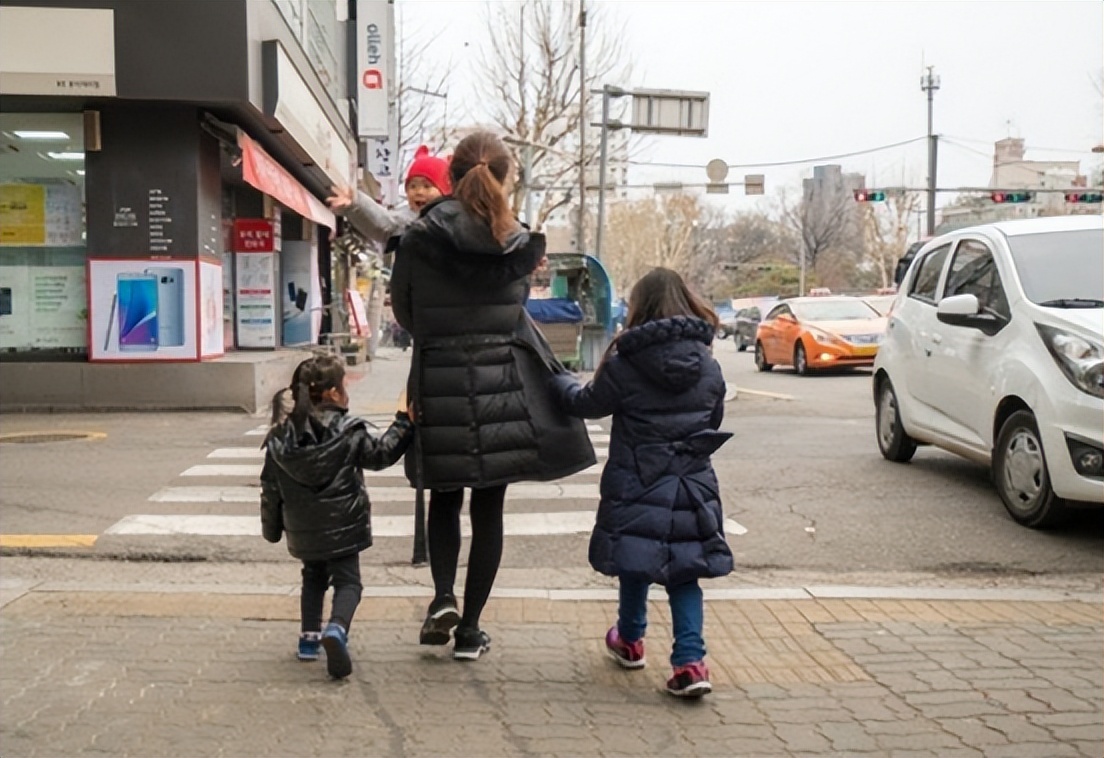 三胎政策会提高生育率吗,生育率为何在放开二孩后反降