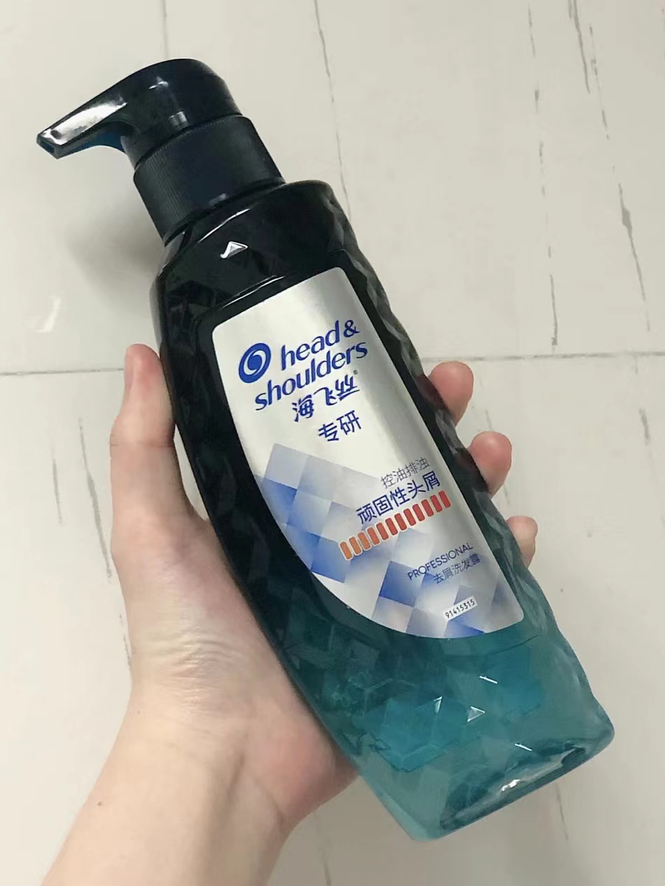 明明刚洗完头，头屑却依然“雪花飘飘”。到底该如何有效去屑呢？