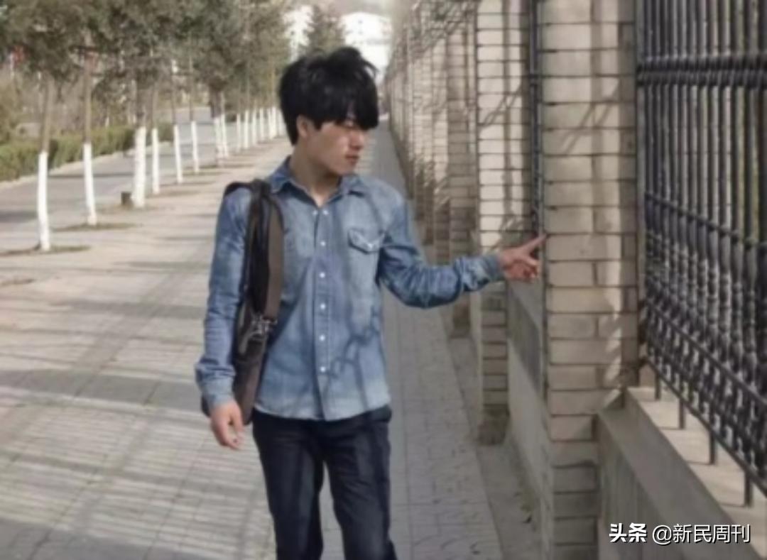 深挖｜还不认识董宇辉？还不知道直播已经内卷到“双语+诗诵”？