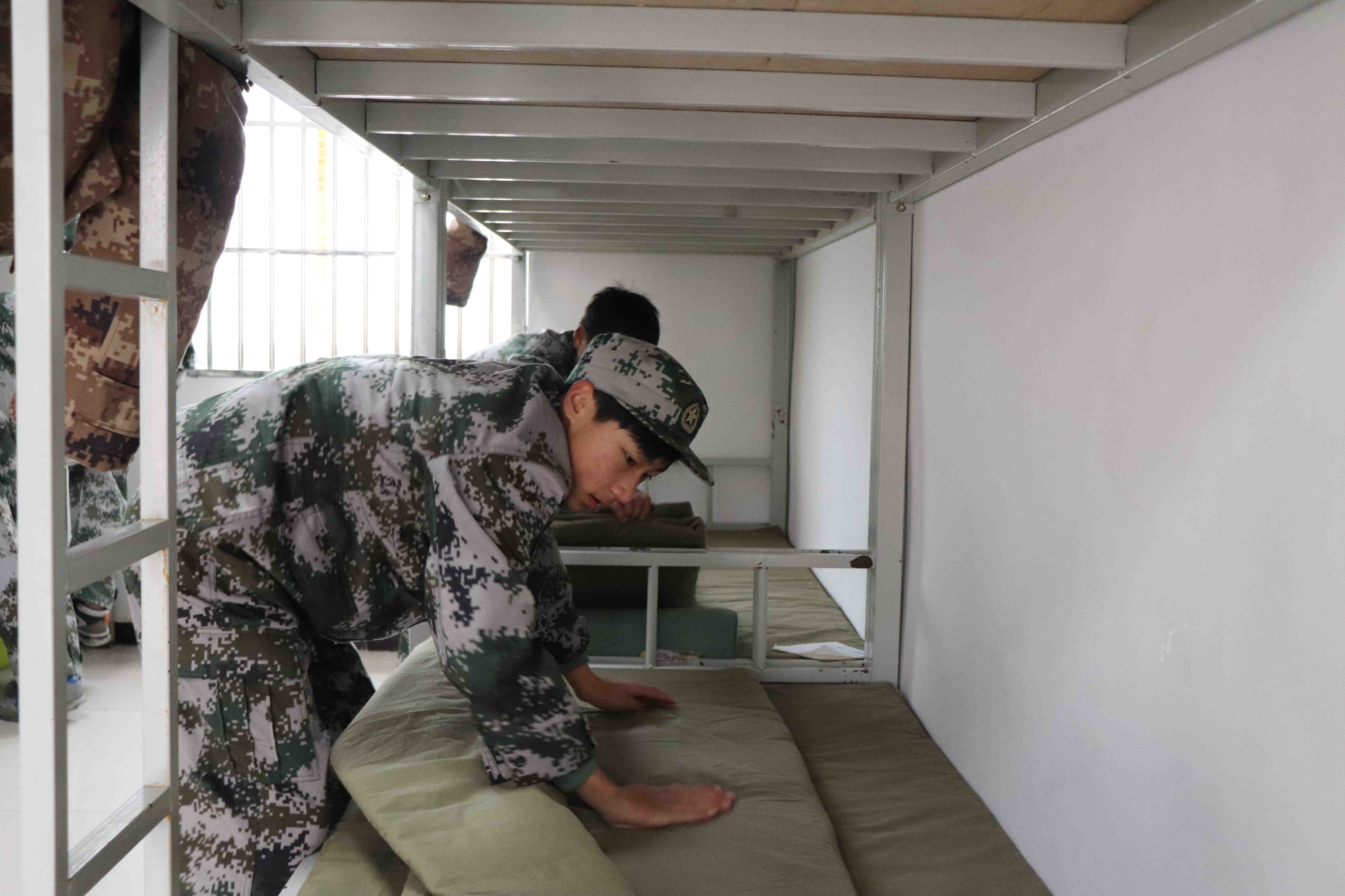 12岁孩子脾气暴躁怎么办？父母千万不要以暴制暴