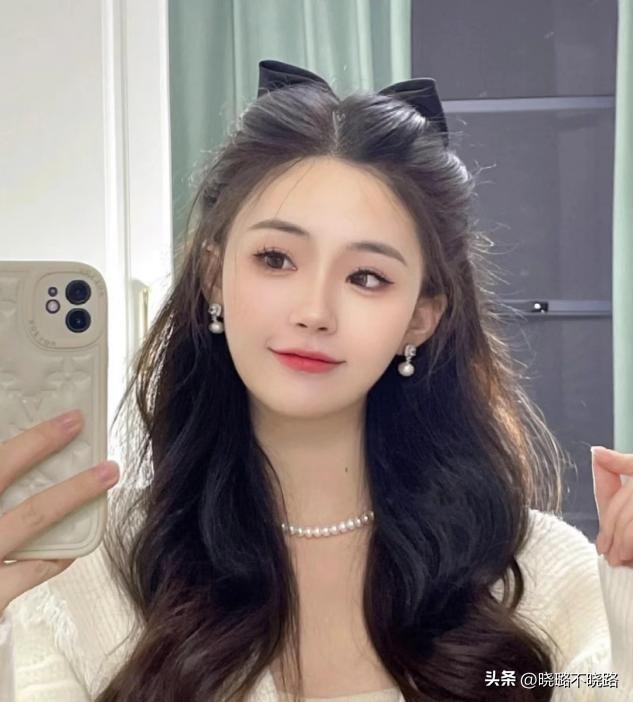 扎丸子头又好看又简单中长发,丸子头扎发简单减龄