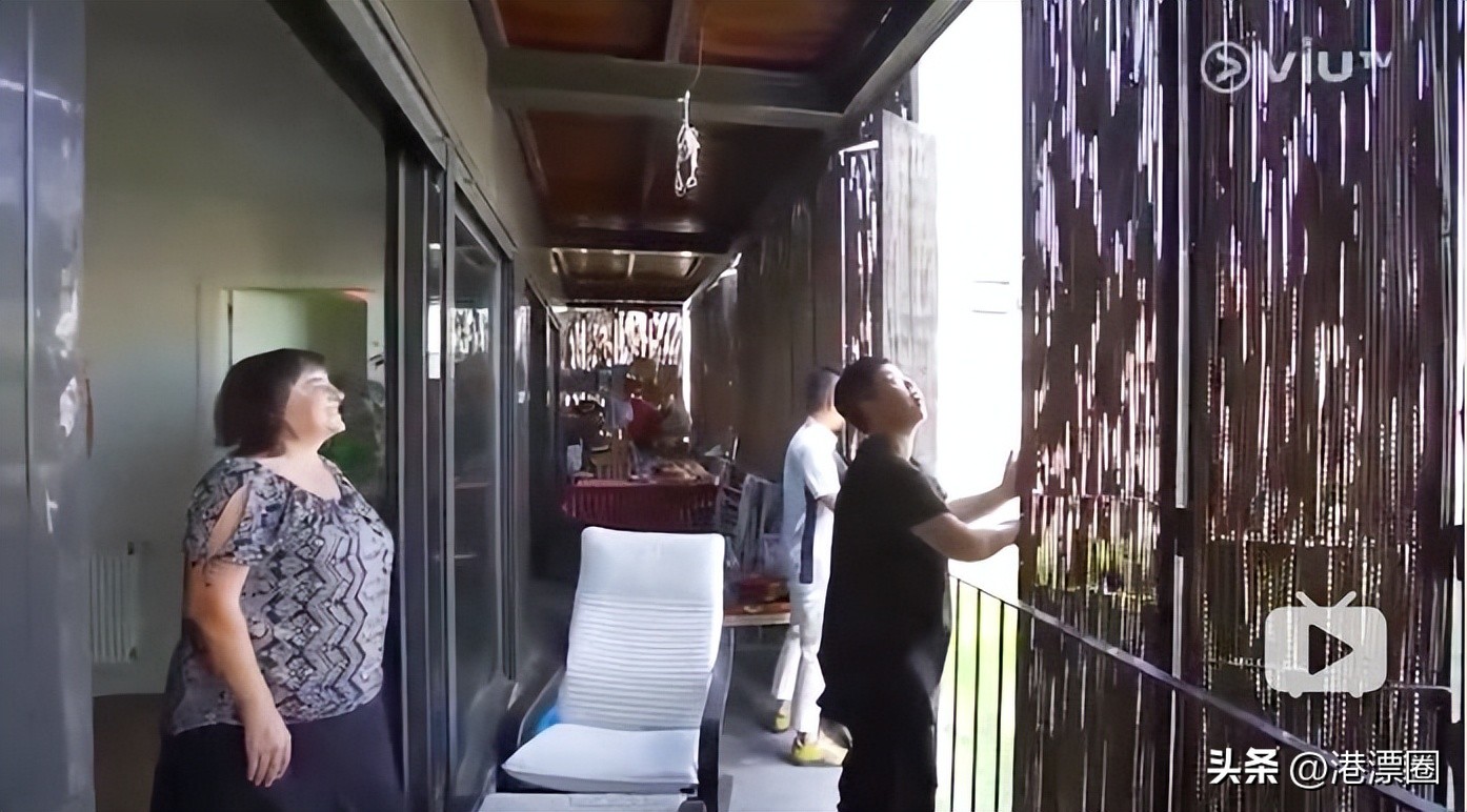 最近港府推出月租700块的房子，里面长这样！