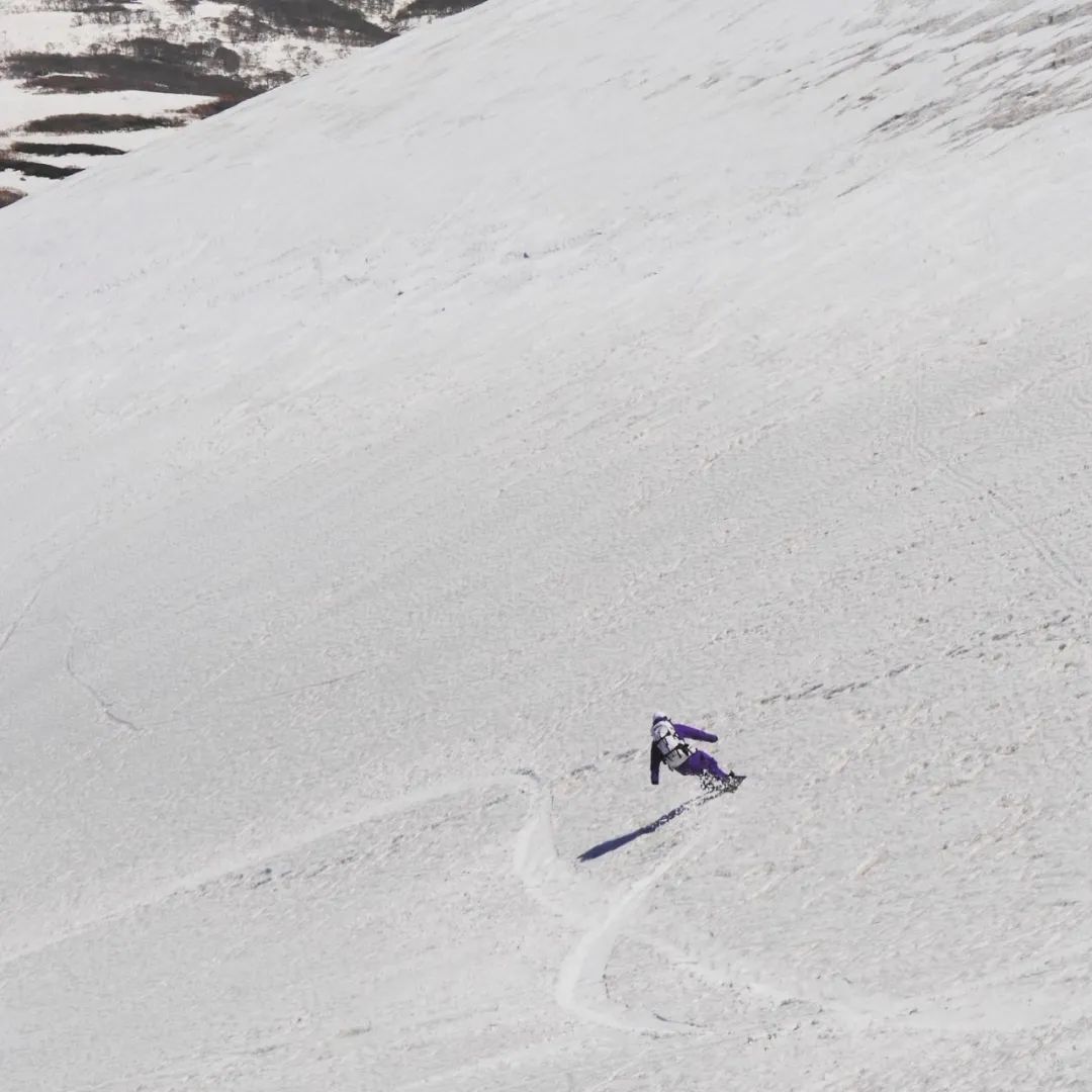 最像滑雪服的冲锋衣,冲锋衣和滑雪服外观