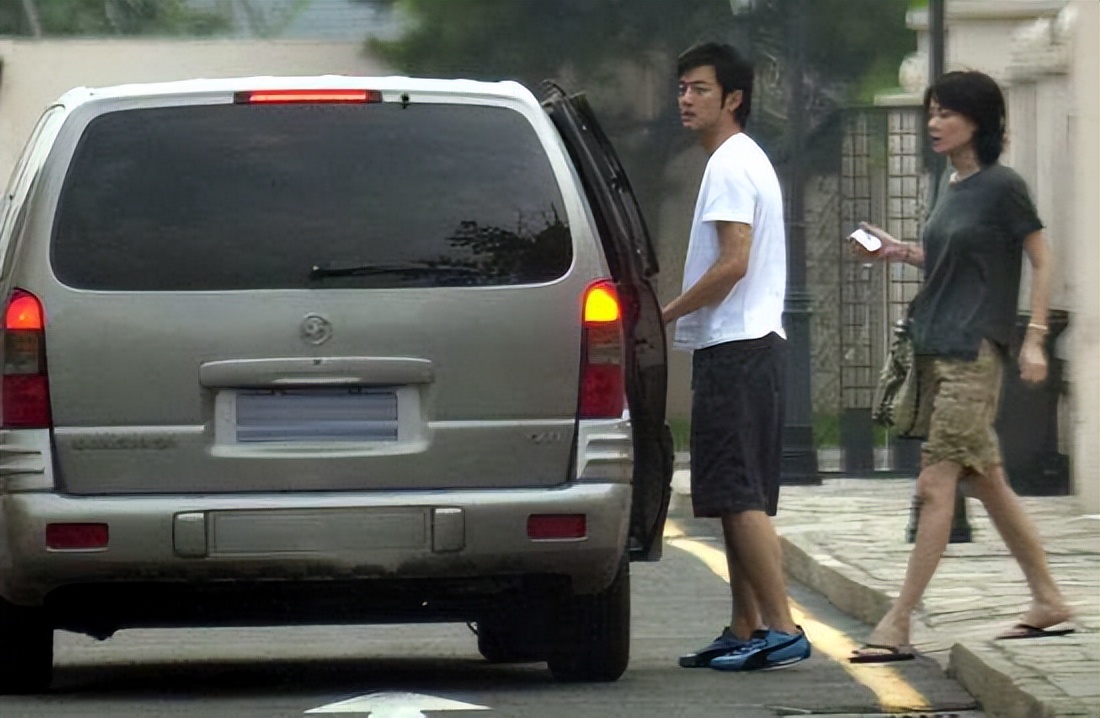 第一狗仔卓伟潘粤明,第一狗仔卓伟