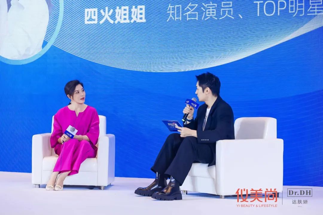 康姨母下场做直播,双平台GMV均破亿!