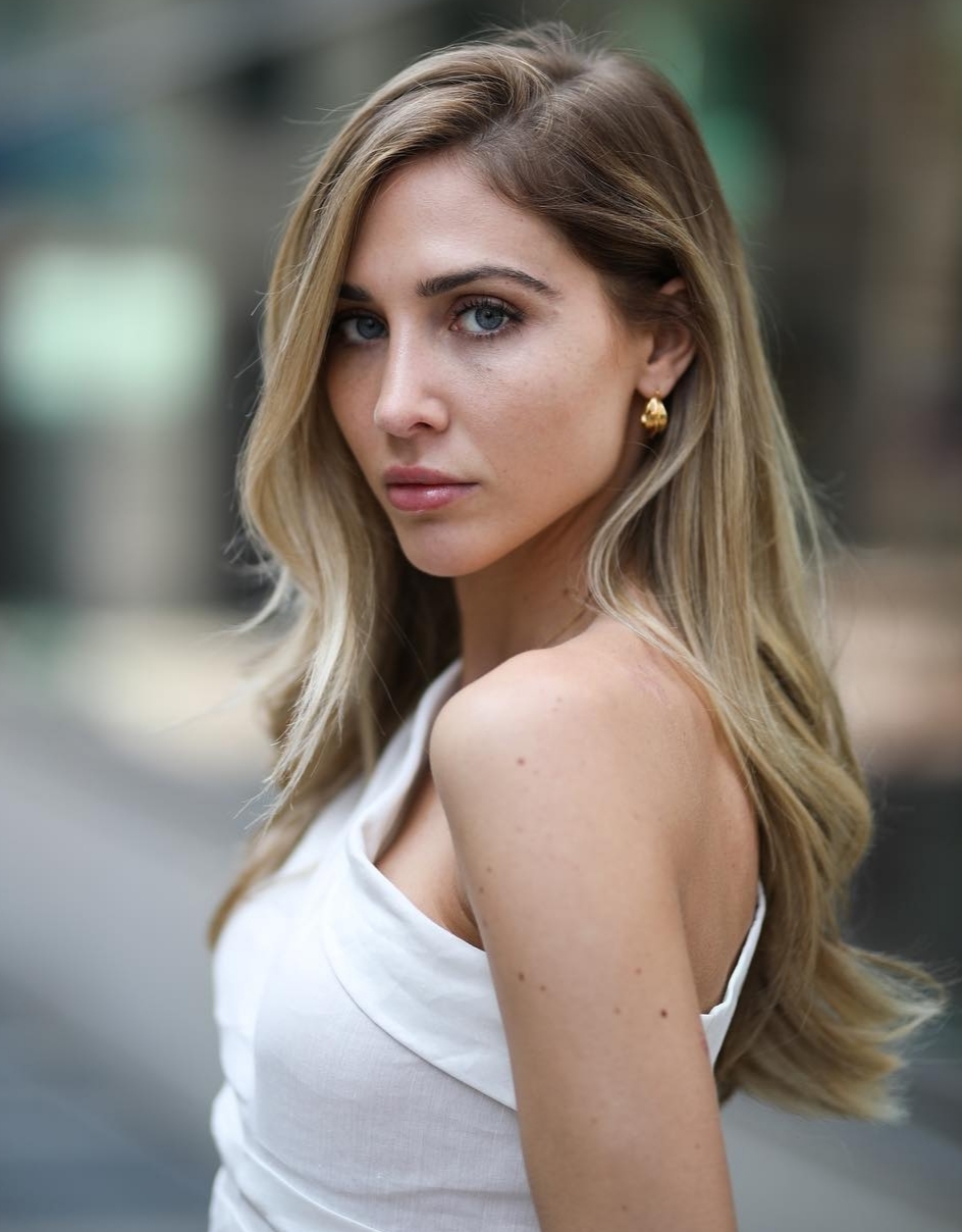 德国队是懂“美人计”的，破例让太太团入住安慰球员，但又没全懂