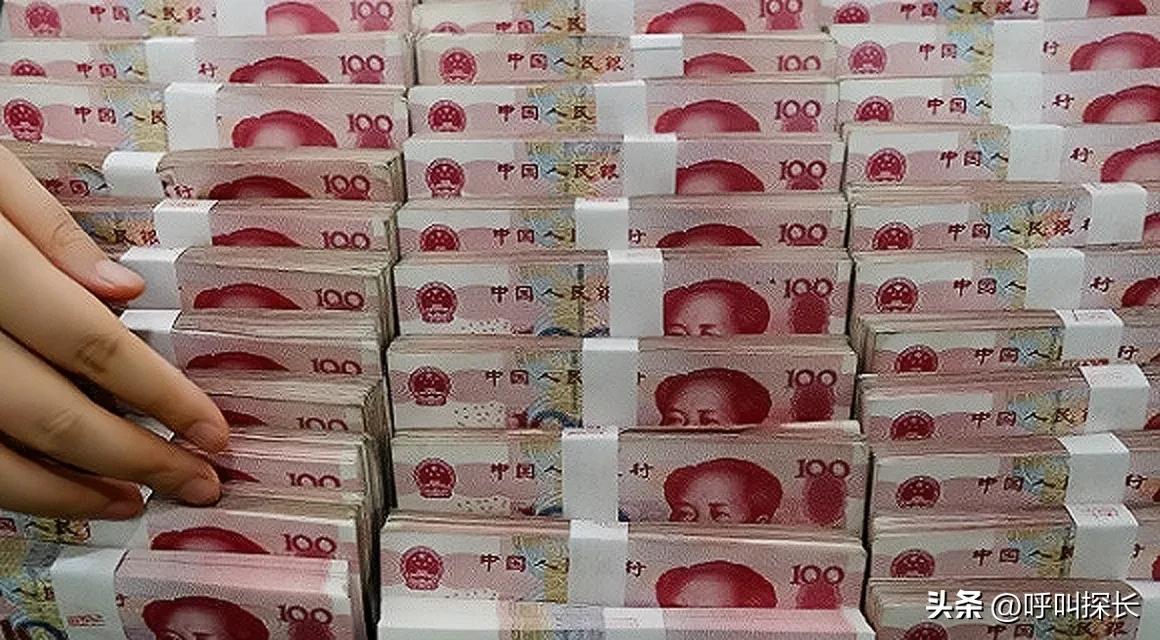 比浙江义乌还牛？钱论斤?本国人：不！我们用推车