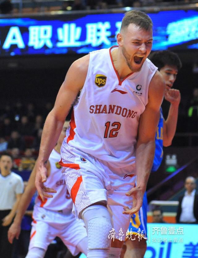 莫泰尤纳斯快攻,莫泰尤纳斯梦幻脚步nba