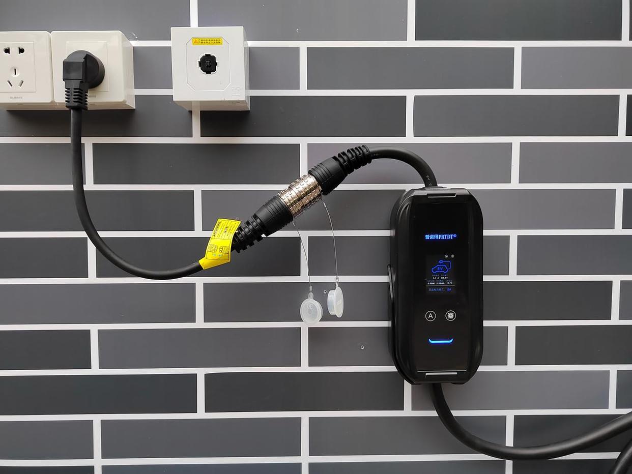 零跑c01便携式充电器多少功率,零跑c01快充电充到100可以吗