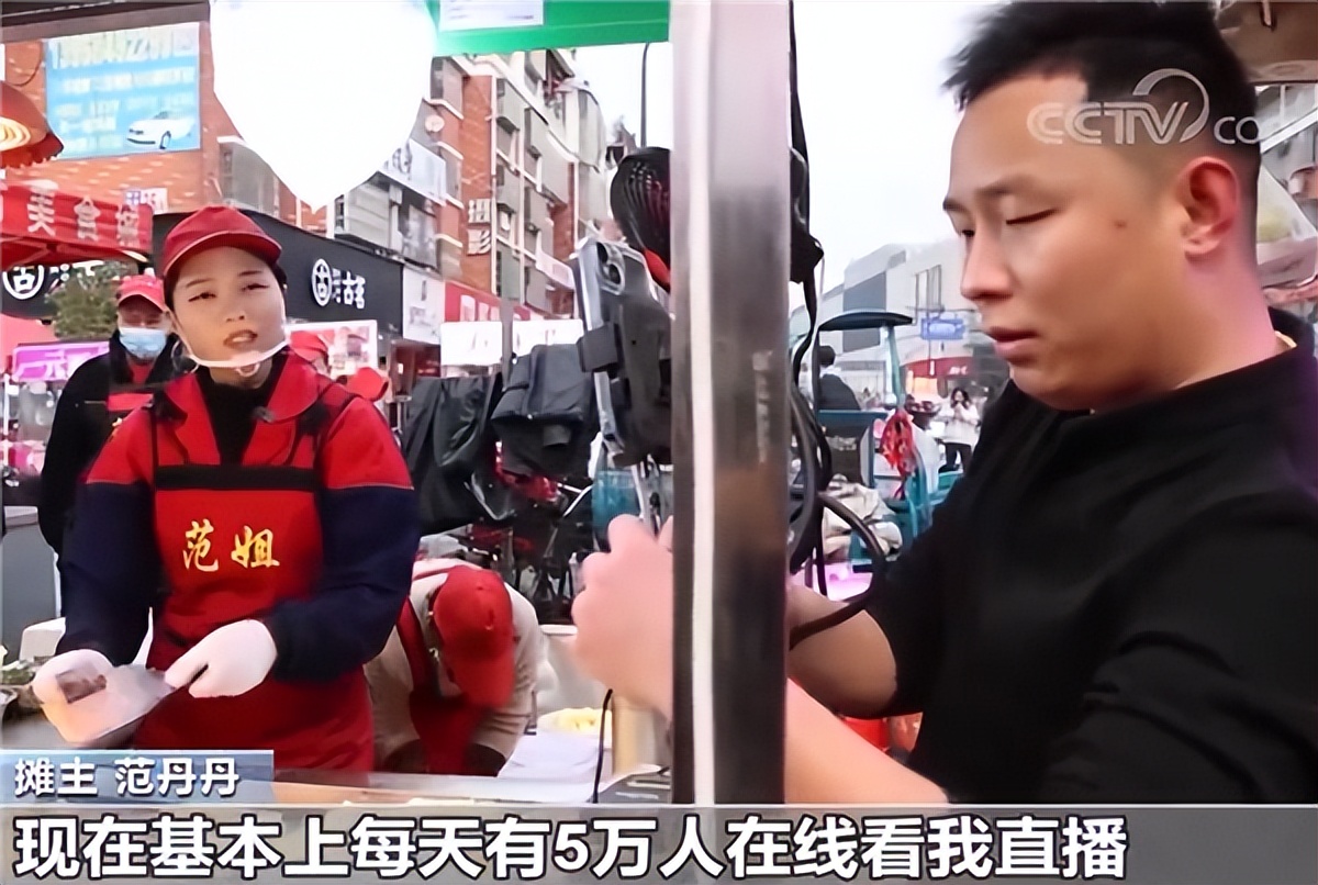 95后夫妻摆摊日入9000元深度解析,护士兼职摆摊赚1万5后全职开店