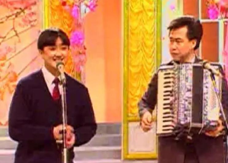 藏族歌手洛桑个人资料,藏族歌手洛桑照片大全