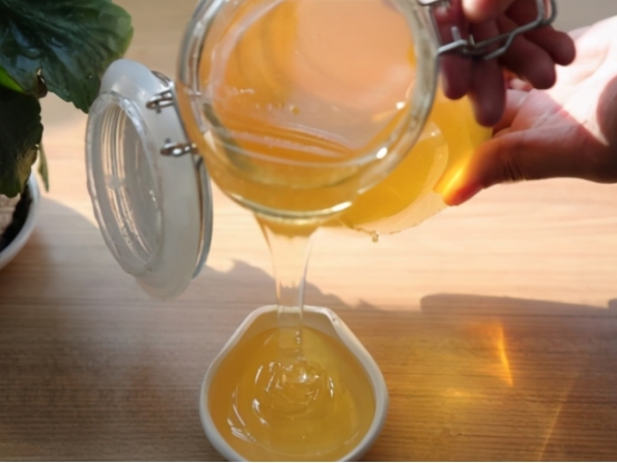 蜂蜜什么时候喝最好早上还是晚上,正常喝蜂蜜在哪个时间喝好