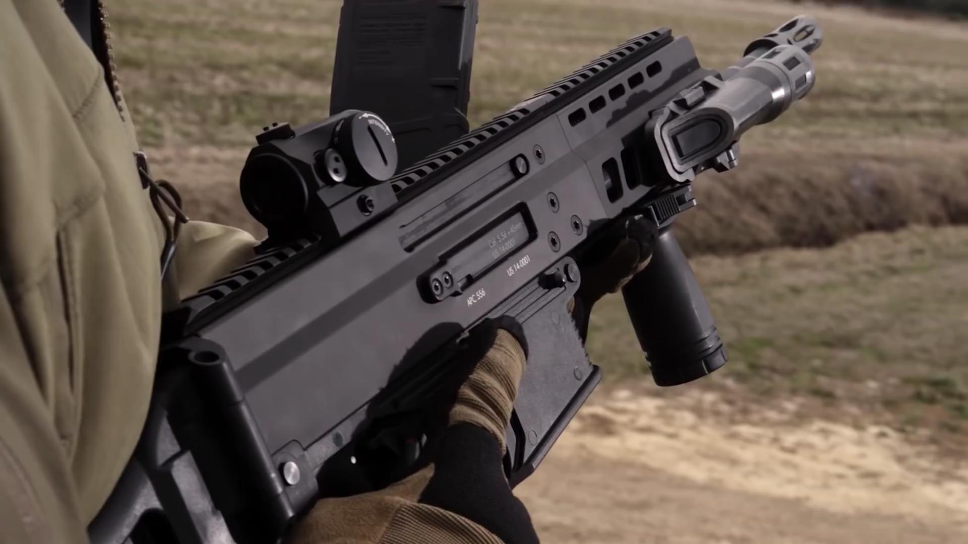 它是一款备受瞩目的装备作为瑞士枪械制造商的杰作广受用户好评