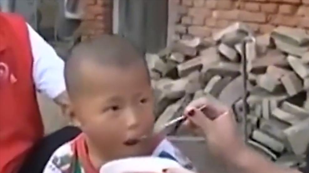 小孩爸爸被关在小黑屋,父亲把儿子关进小黑屋电视剧