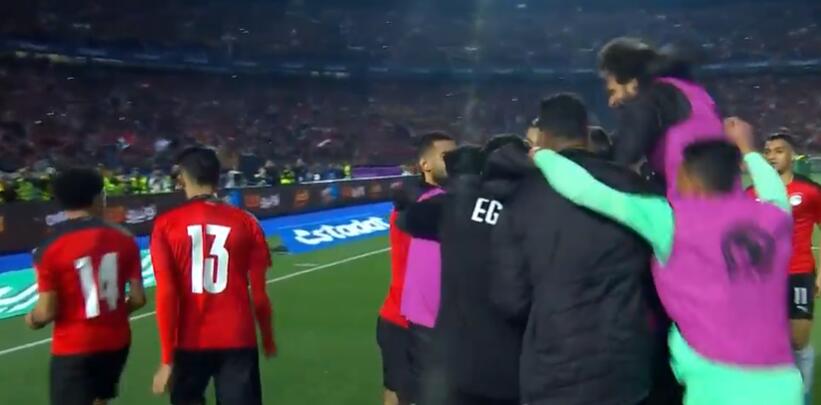 1-0！神奇乌龙球！非洲第1输了，萨拉赫射门中框，马内爆射踢偏