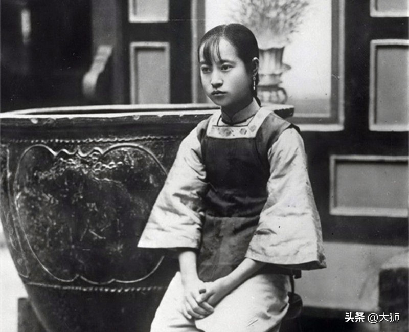 民国三十三年，评戏女伶毒虐养女案，手段之凶残，见者无不心惊