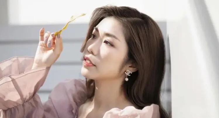 网红梁笑笑结婚了吗,网红梁笑笑富婆闺蜜