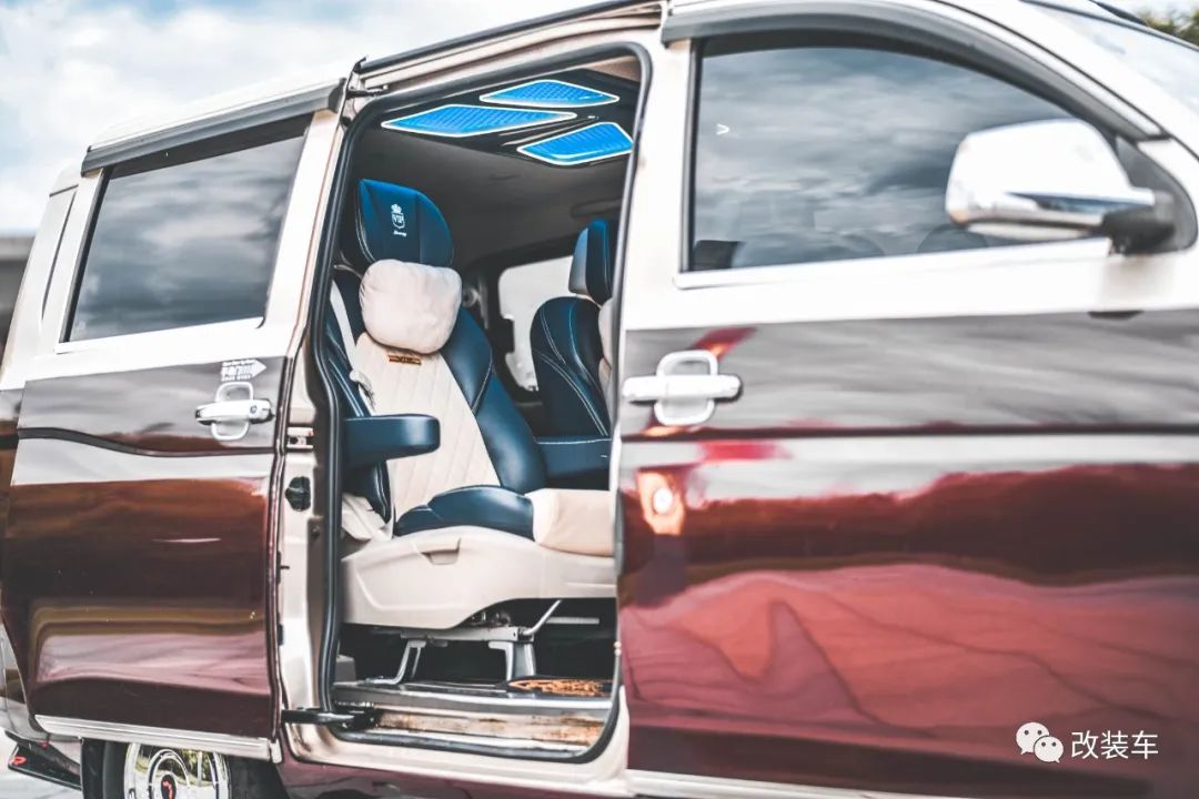 五菱荣光v七座变四座,五菱荣光v新款五座