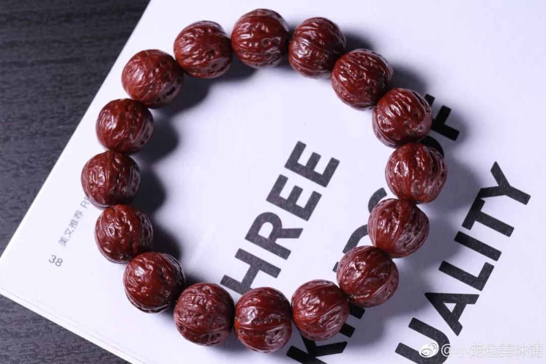 小核桃手串盘了一年,小核桃手串盘起来很油