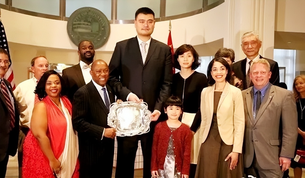 姚明和叶莉年龄,姚明与妻子叶莉