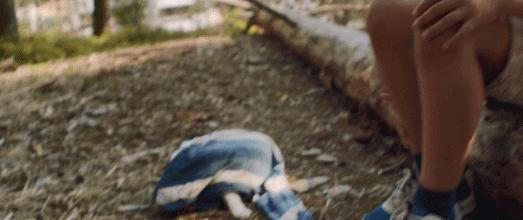 欺负姐姐、虐待猫咪,还以为这小女孩单纯可爱?别被骗了