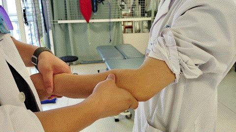 左边肩膀疼痛的治疗方法小妙招,肩膀手往后抬时疼痛是什么原因