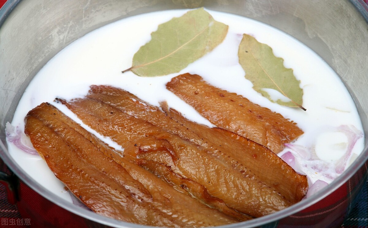 沾面粉油炸过的鱼要怎样做,油炸鱼的面糊怎么做法