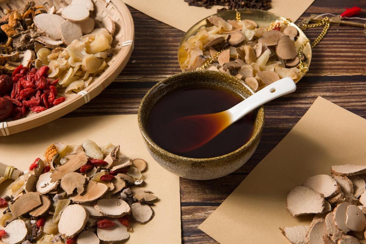 抽动症孩子治愈后成年有什么症状,抽动症成年后治疗