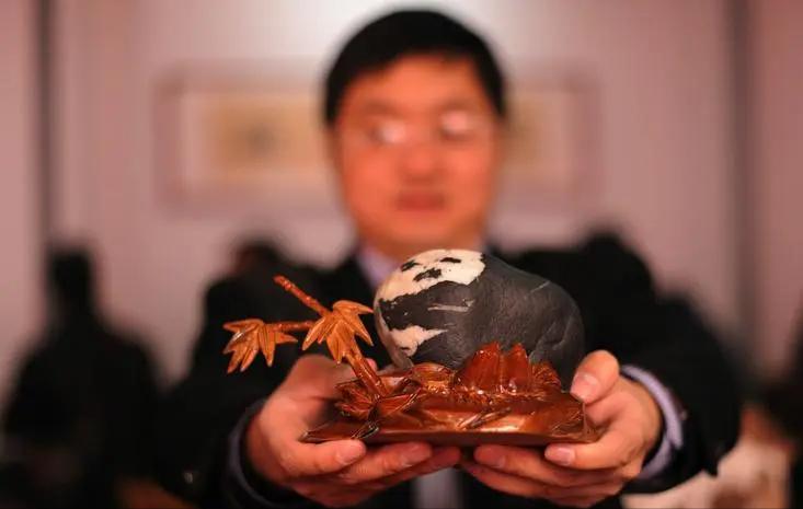 河沟捡熊猫奇石,捡到国宝熊猫奇石