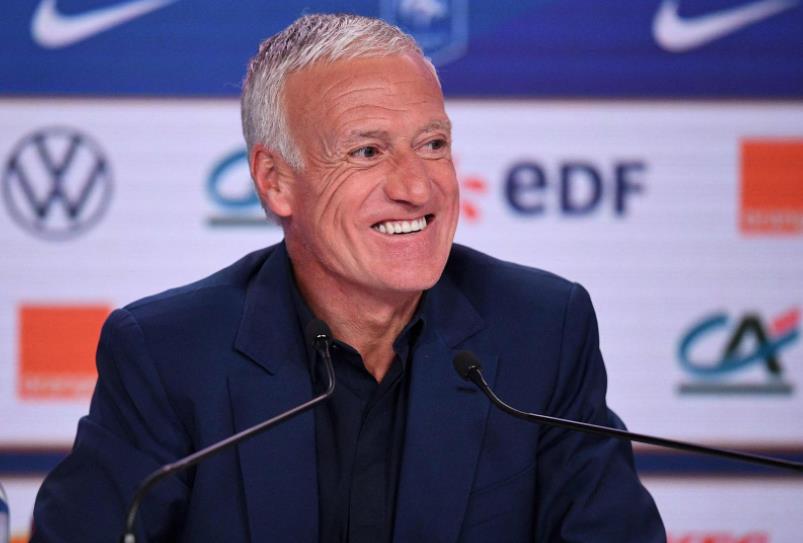 法国队加时赛发生1激烈争吵：德尚怒斥25岁弟子，助教劝架！