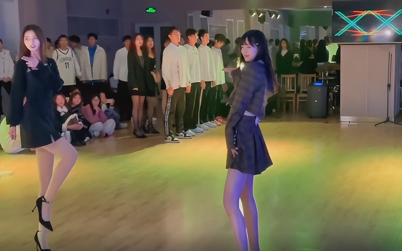 澶у鏍″洯缇庡コ鎿嶅満璺宠垶,澶у濂崇敓璺宠垶鎯婅壋鍏ㄦ牎