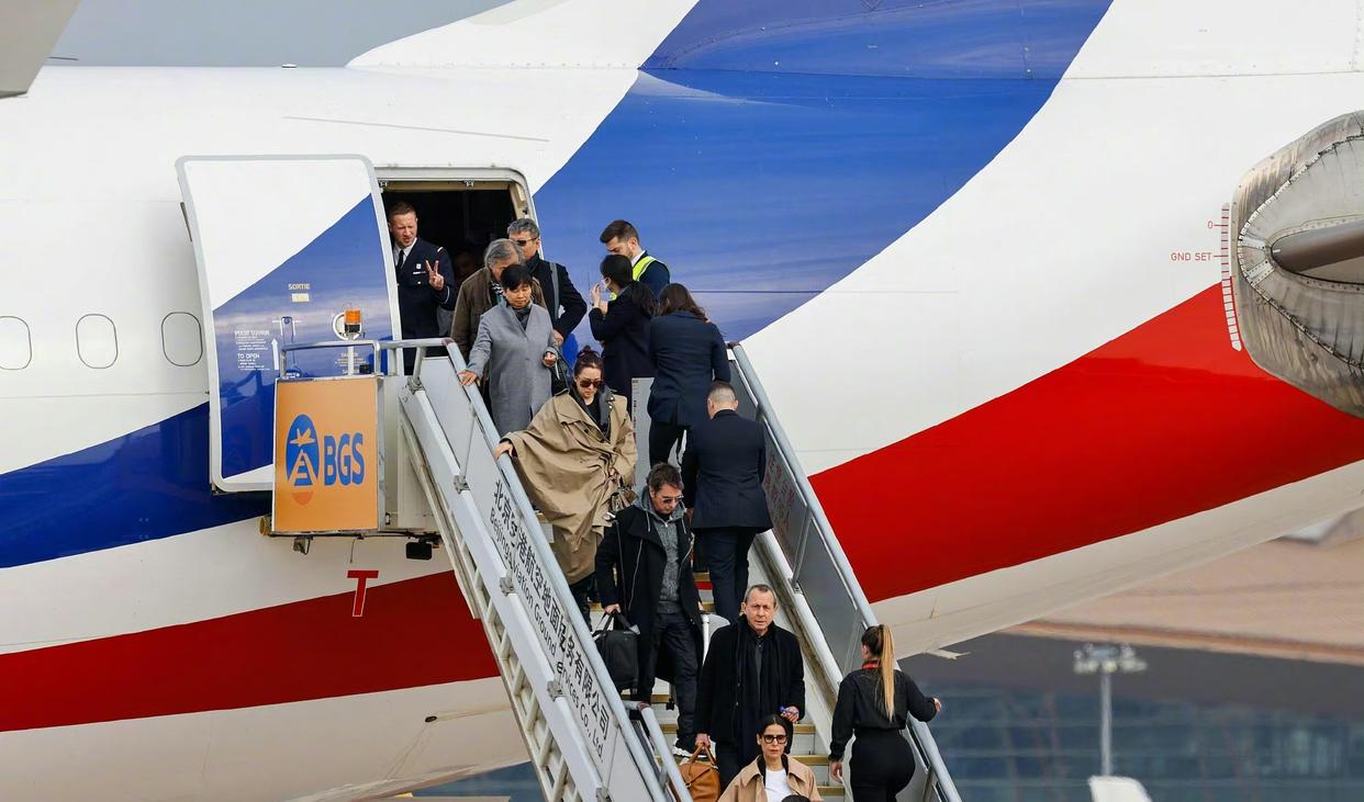 一天6个瓜！输1亿，婚内出轨，代言暴雷，国籍问题引热议，太乱了