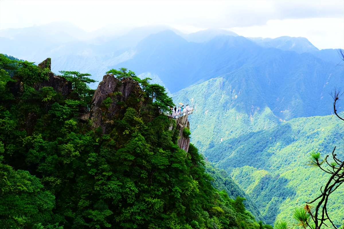羊狮慕与张家界哪个好,江西明月山和羊狮慕哪个更值得去