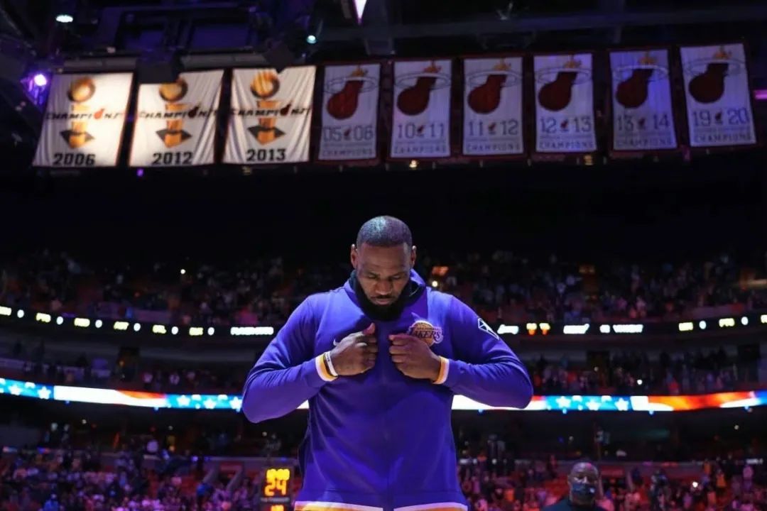 38岁的詹姆斯为什么还要努力,詹姆斯38岁还能当替补吗