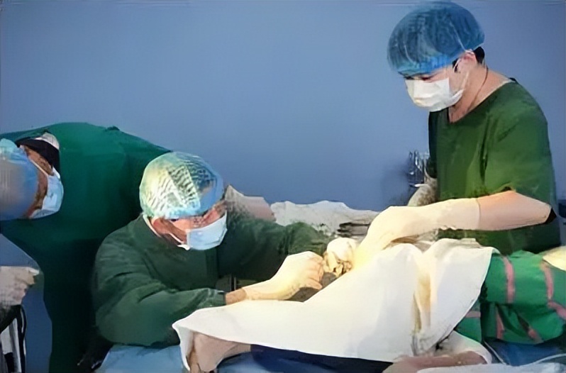 41岁男子屁股痒，以为痔疮忍10年，做肠镜后医生：肛门可能保不住