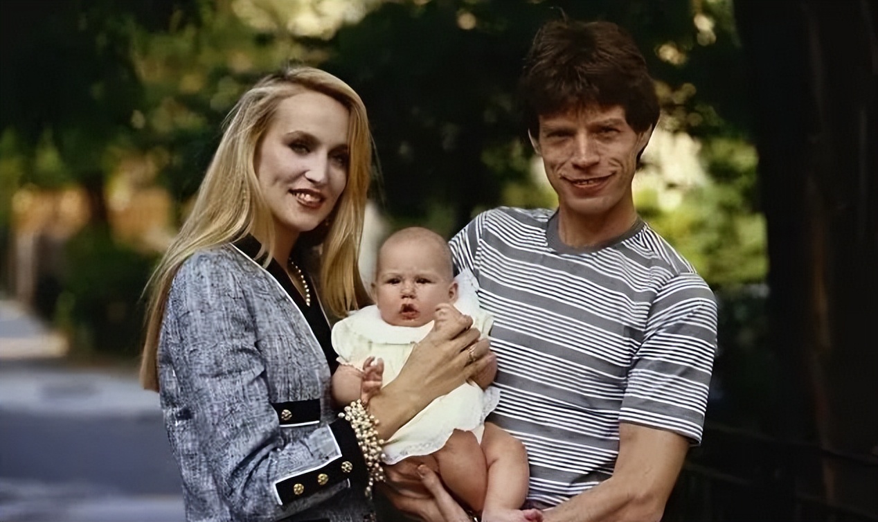 那位曾靓绝时尚圈、串起欧洲上流社会的超模为何落魄至此……