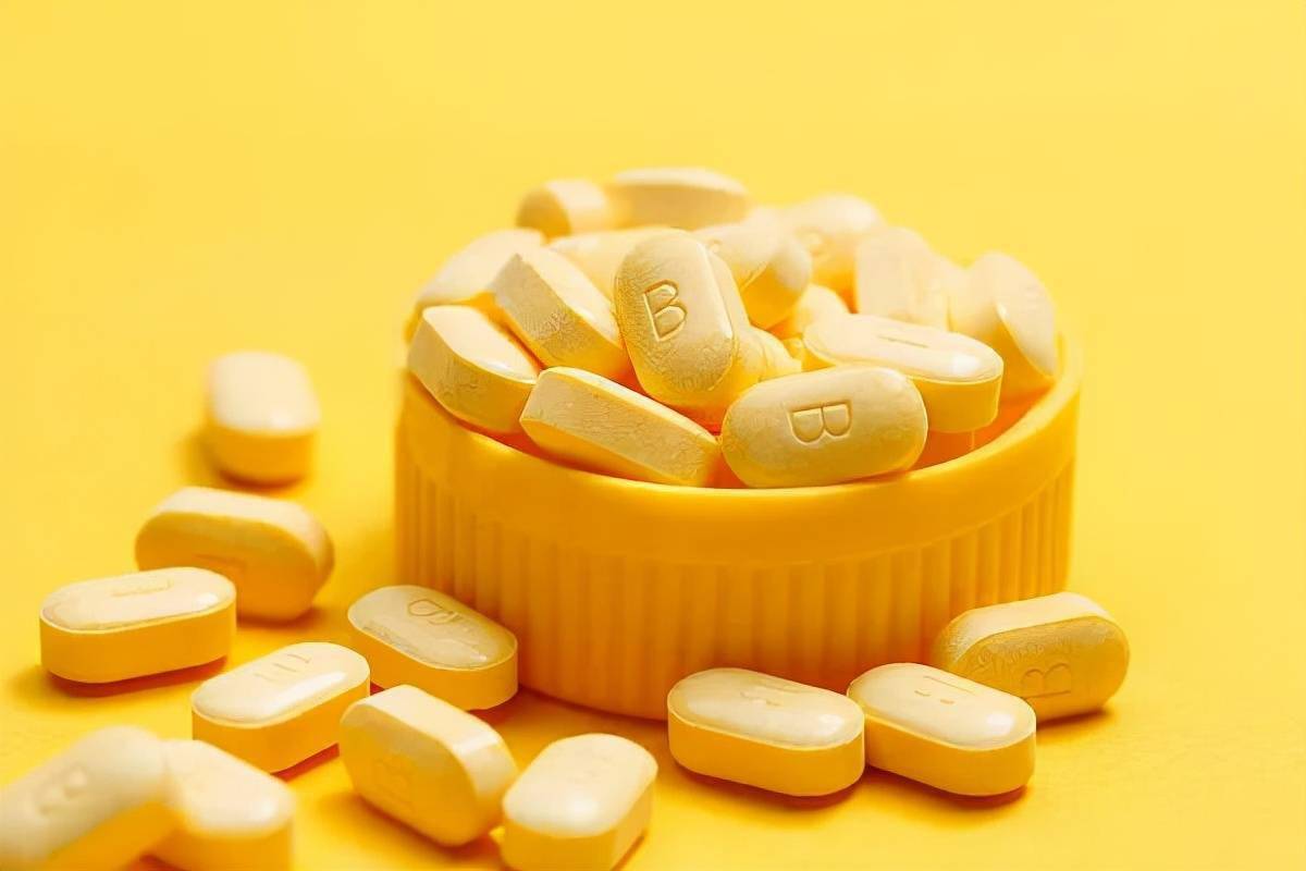 为什么说白头发越来越多,为什么白头发年轻化