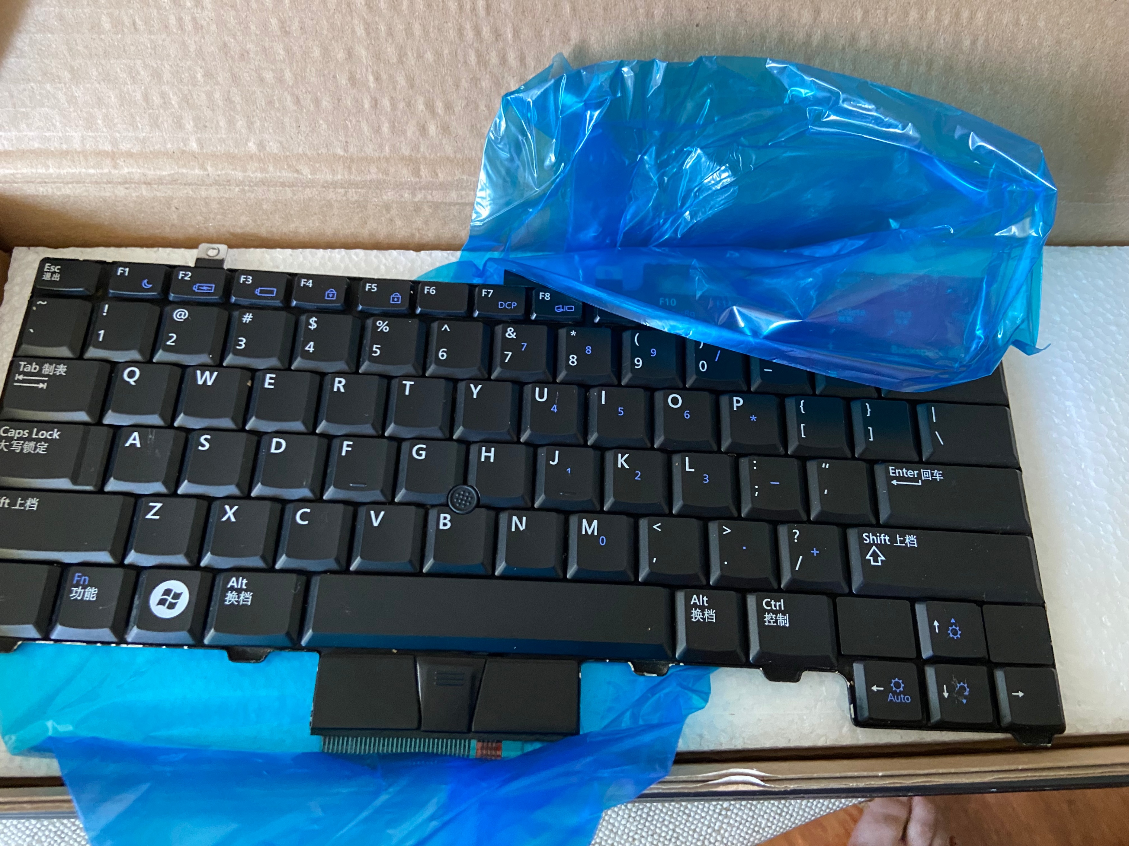 自己动手很简单，戴尔LatitudeE6410笔记本键盘拆卸方法