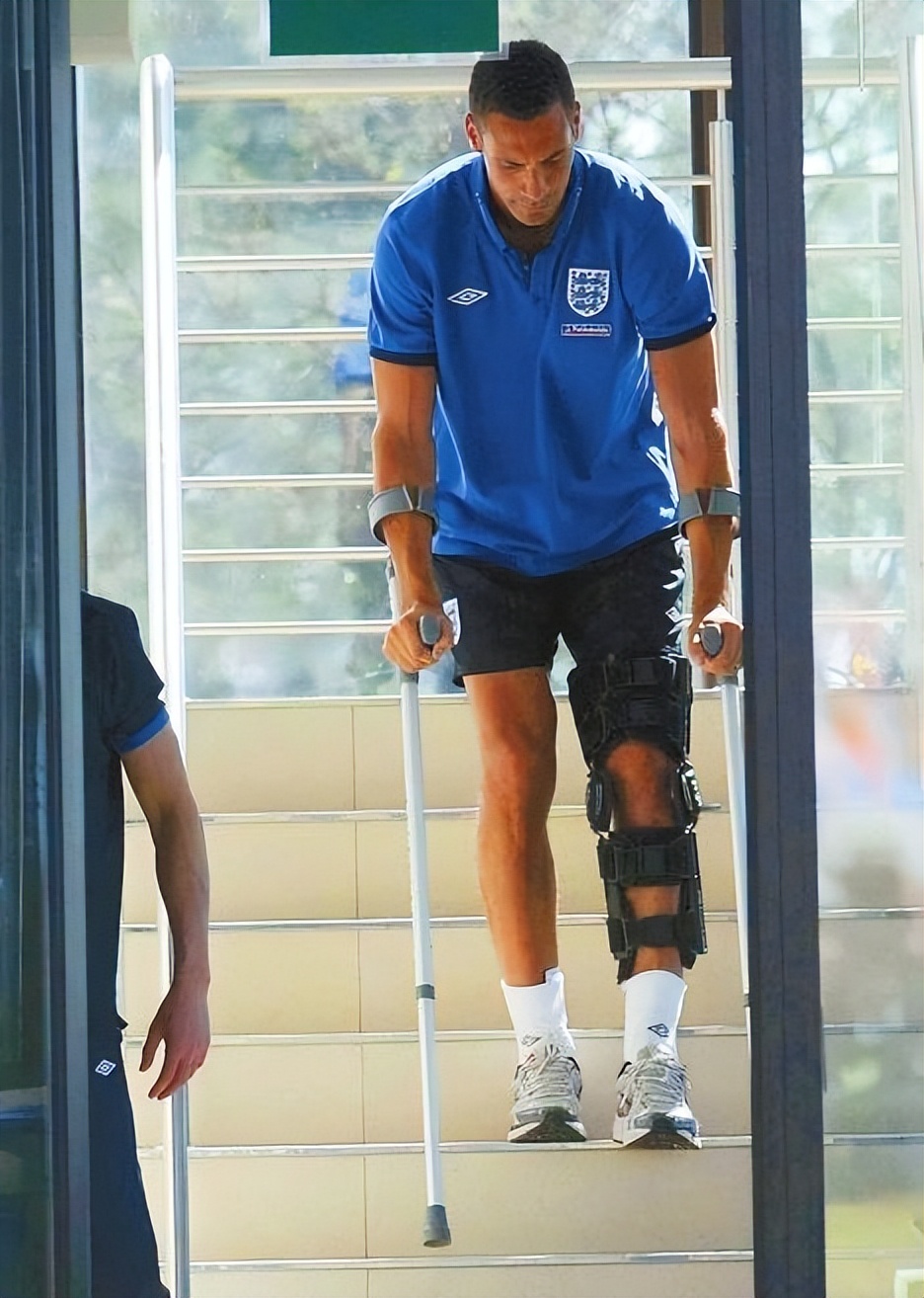 梅西首秀进球小罗,大罗给梅西颁奖