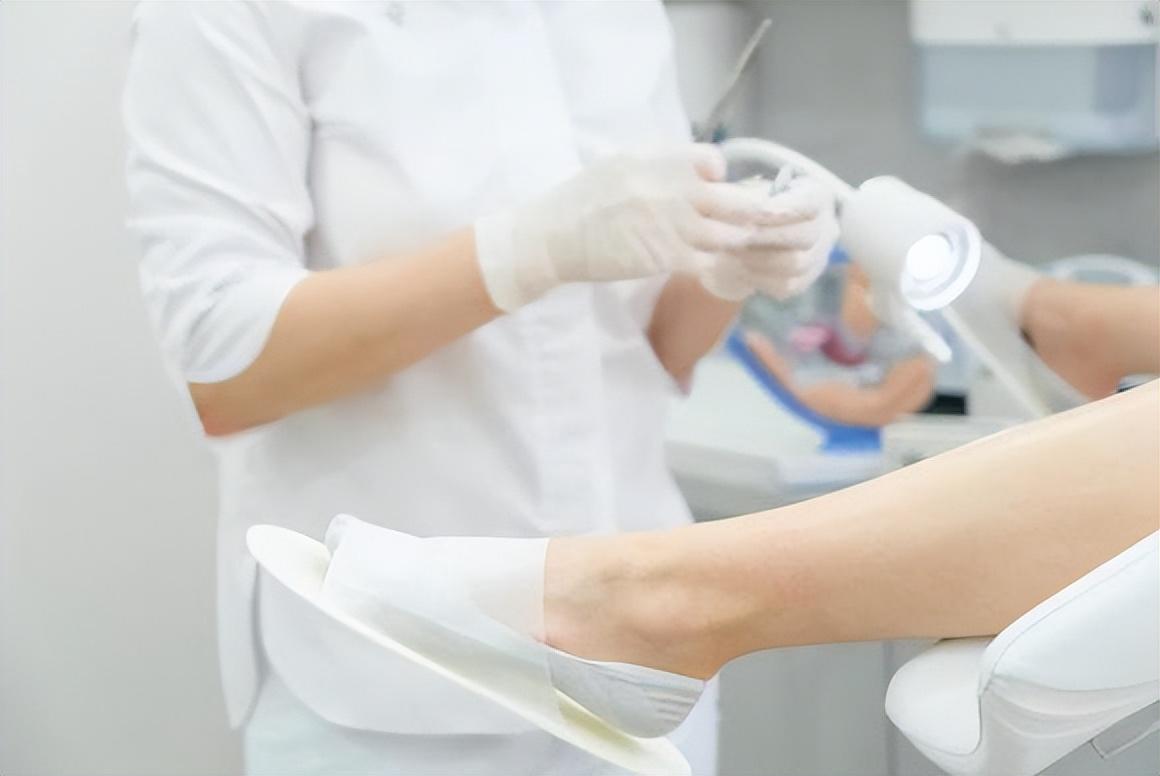 裤子脱到膝盖的检查,裤子脱到了膝弯处检查