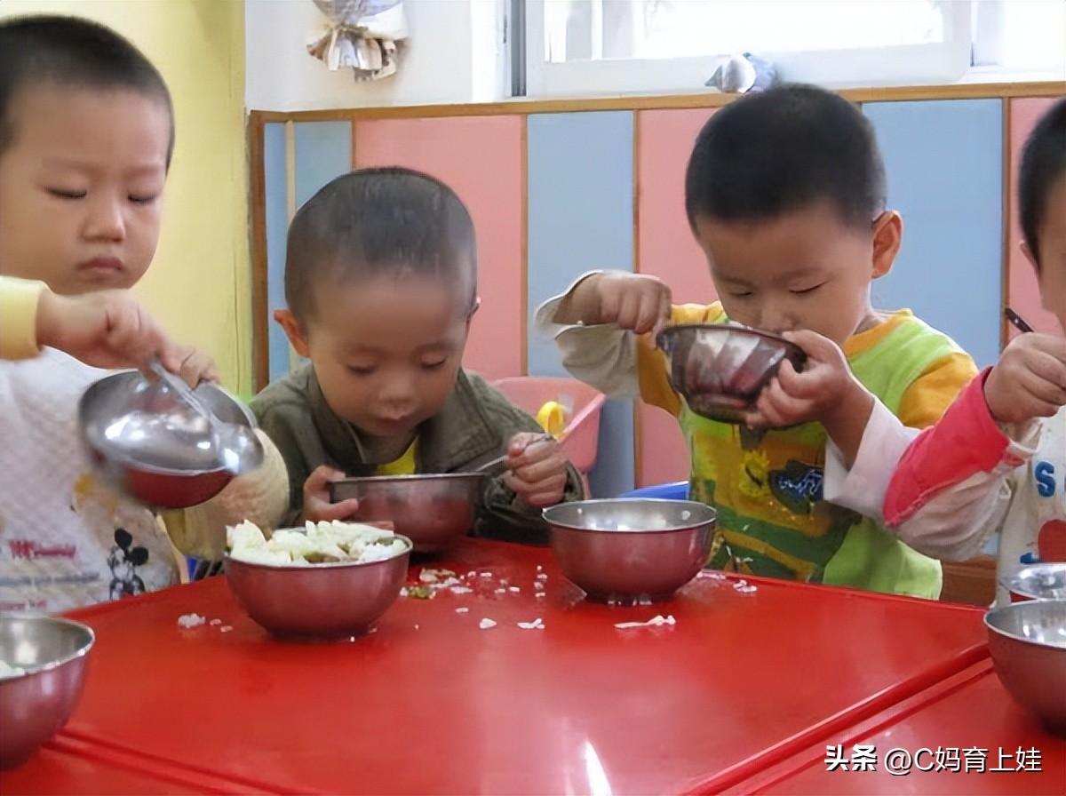 5岁男宝体重57斤正常吗,5岁男孩体重66斤