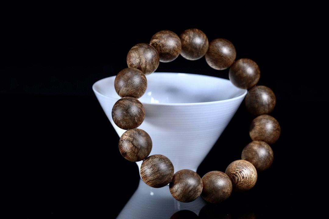 如何正确的鉴别沉香手串真假,沉香手串的化学香和沉香的区别