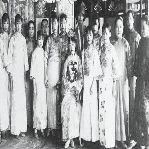 日军兽行照片：当着父亲的面玷污他女儿，临走还残忍割下妻子乳房