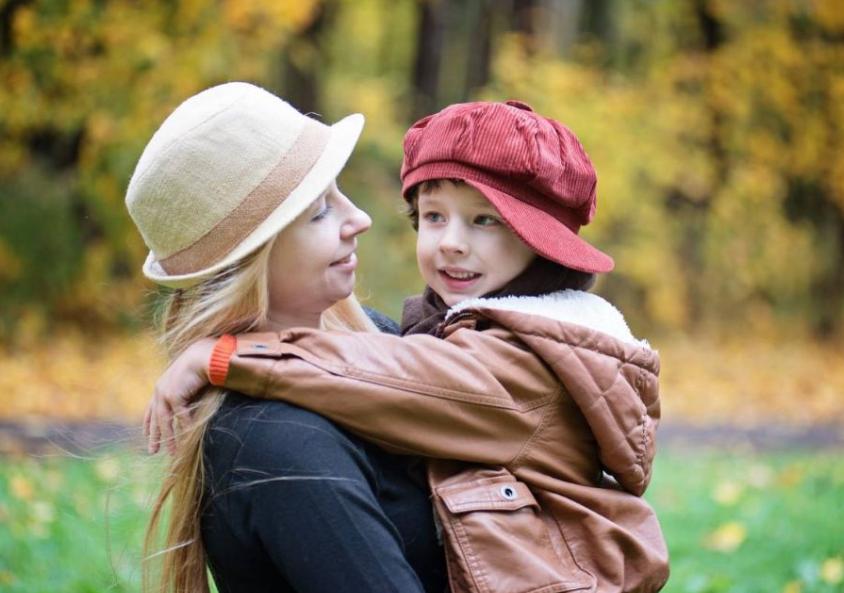 10个月宝宝腿上长了个硬包块,100天宝宝腿上突然长很多疙瘩