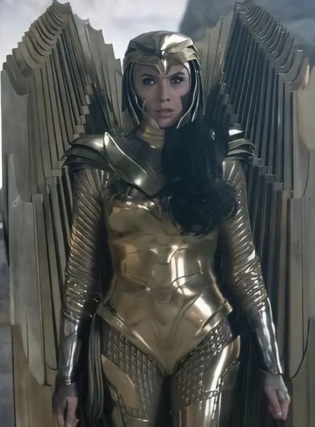 紧身制服别硬穿,曲线差异很明显,有的飒爽,有的是来搞笑的吧