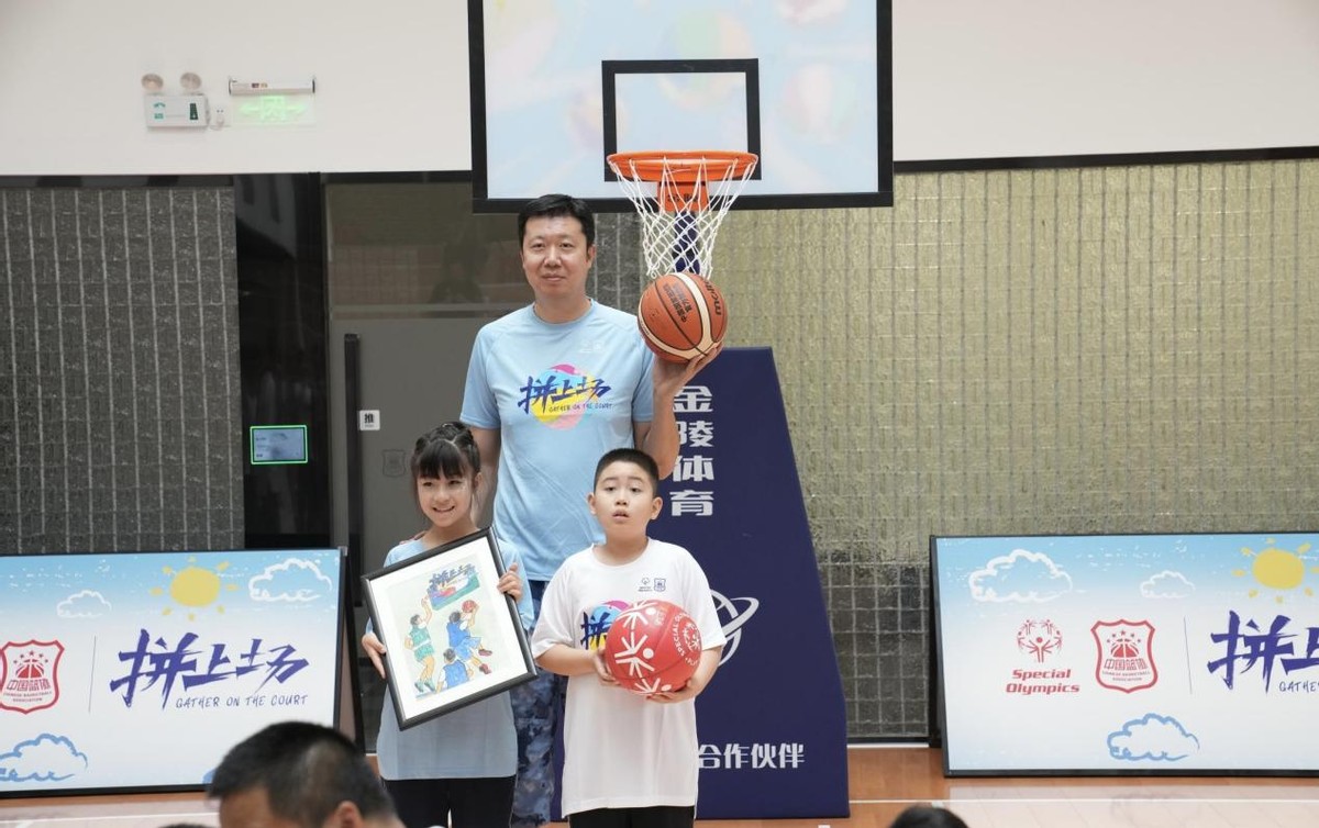 王治郅的女儿和儿子,王治郅强大的家庭背景