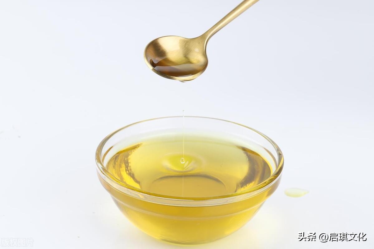 买食用油怎么买不踩坑 (买食用油买什么标准的好)